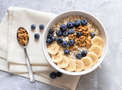 oatmeal with bananas, nuts, and blueberries